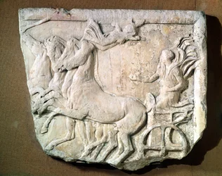 Relieve votivo que conmemora una victoria en la carrera de carros de cuatro caballos en los Juegos Panatenaicos